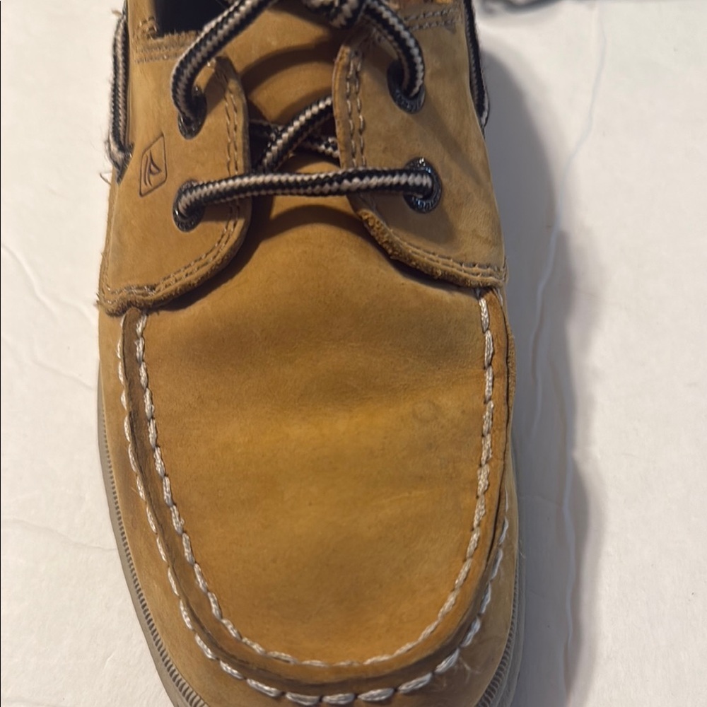 Sperry Tan Boat Shoes with Moccasin Toe and Leather Laces - Picture 3 of 6